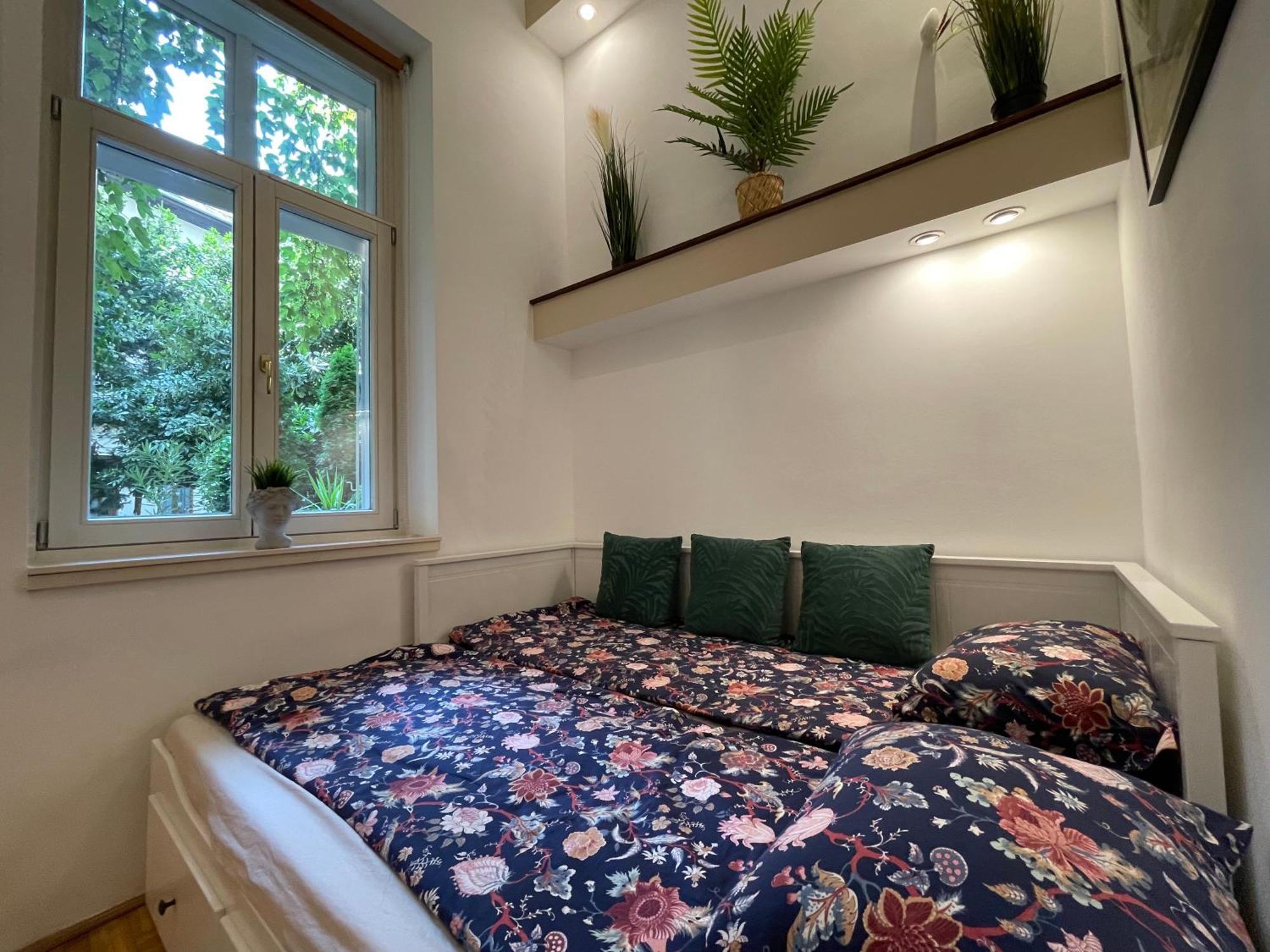 Palms Apartments Будапеща Екстериор снимка