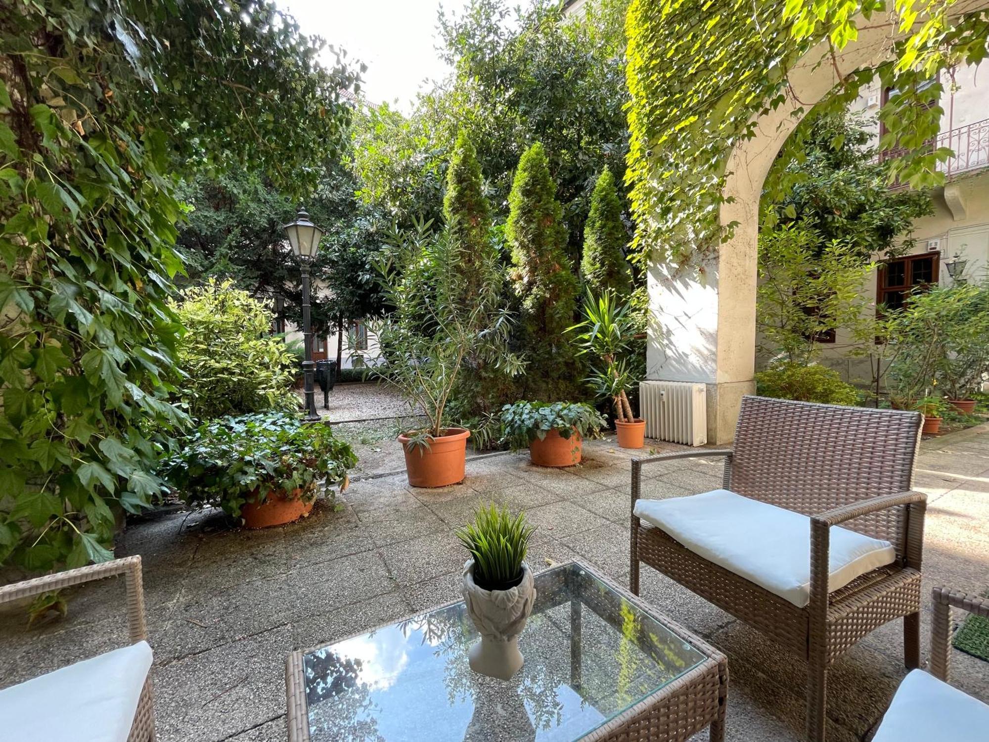 Palms Apartments Будапеща Екстериор снимка